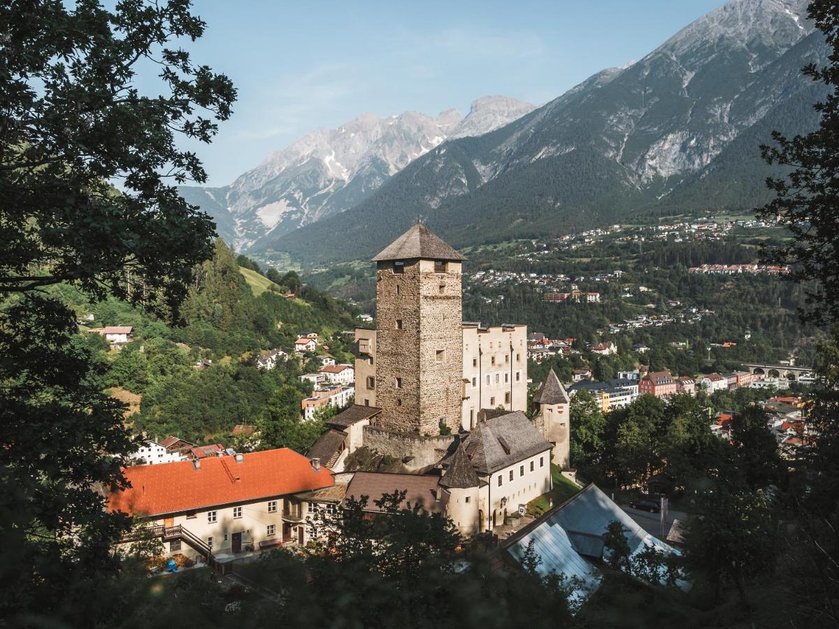 Schwarzer Adler Hotel Landeck Exterior photo