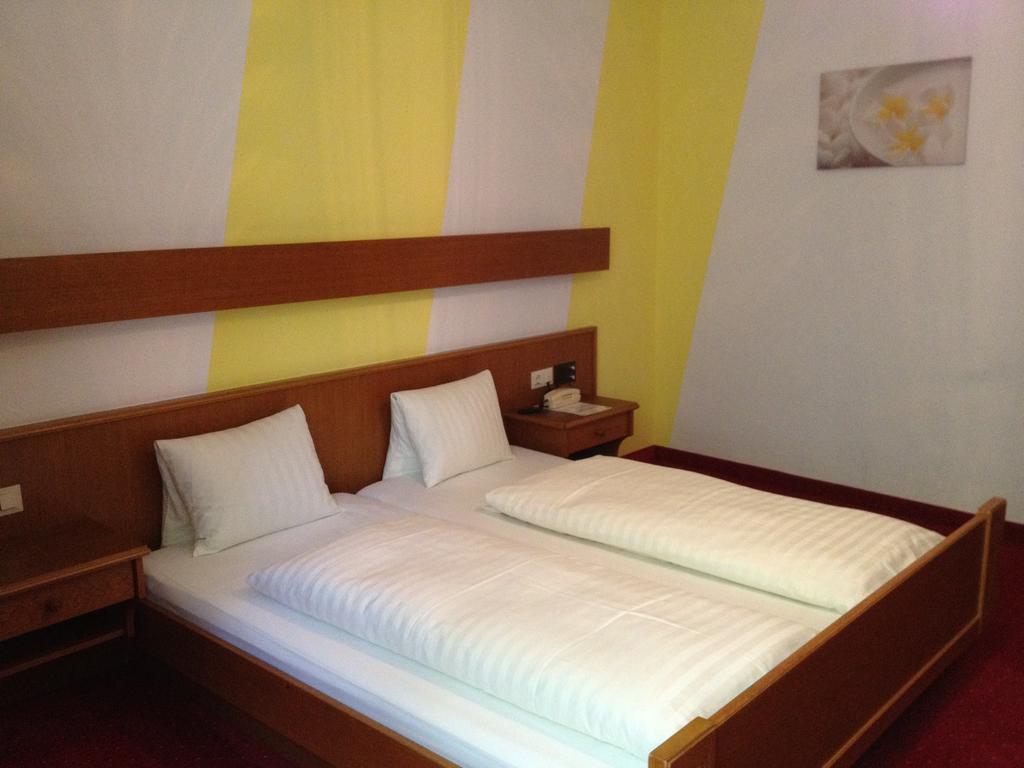 Schwarzer Adler Hotel Landeck Room photo